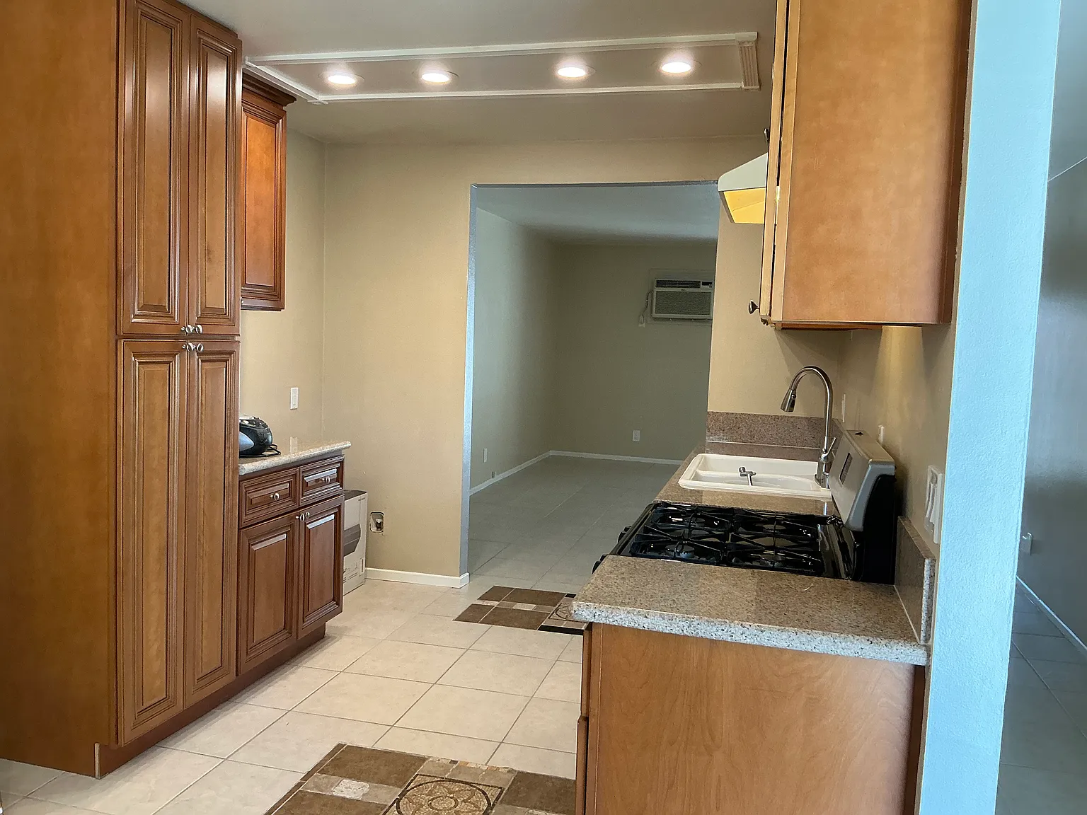 2 bed, 1000 sqft, $2,800 — Photo 2
