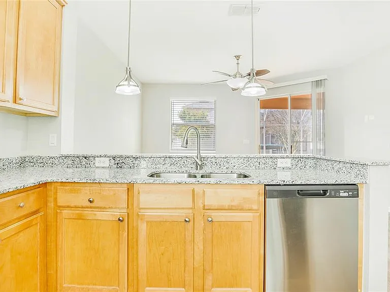 2920 Willow Creek Ln — Photo 6