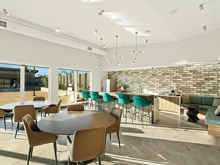 Mylo Santa Clara — Photo 48