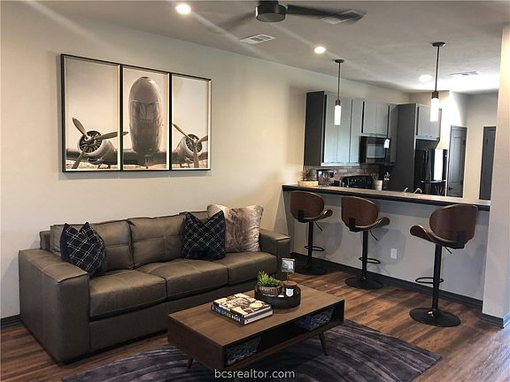 2nd image of 1451 Associates Ave #502
