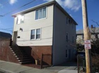 10 Augustina St, Inwood, NY 11096