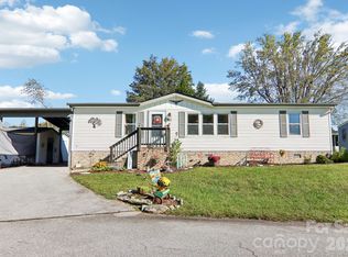 304 Meadowbrook Ct, Hendersonville, NC 28792
