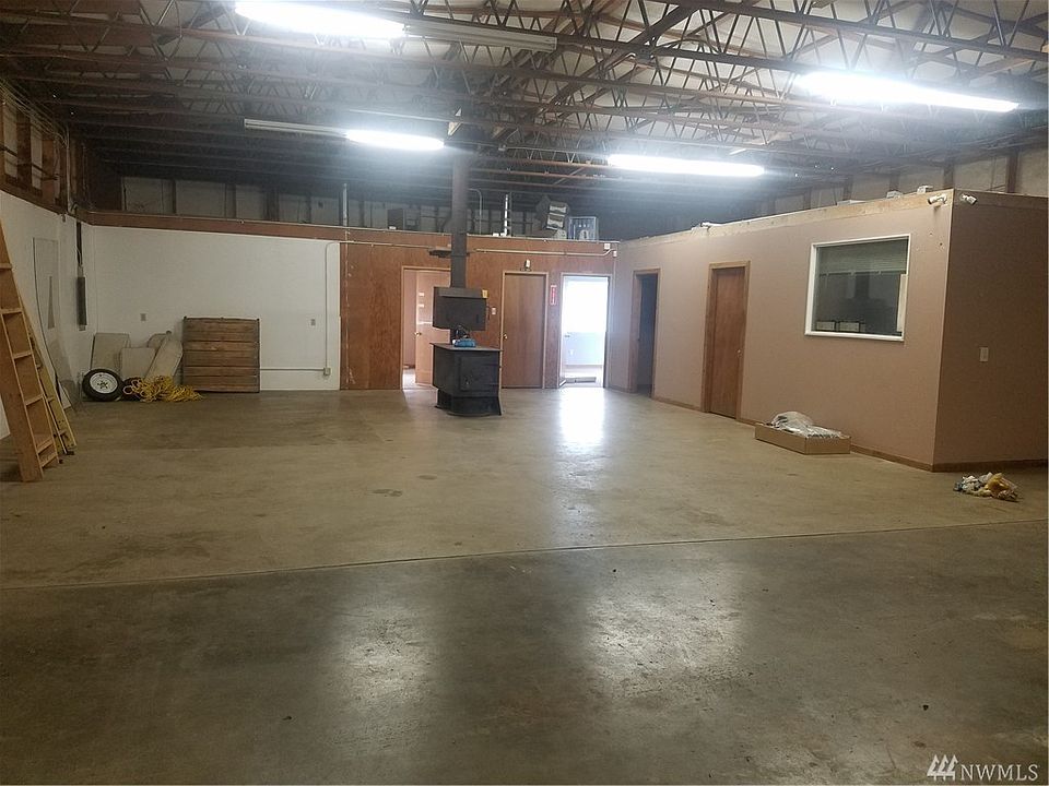 2nd image of 2120 Commerce St