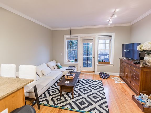 3rd image of 2239 N Lincoln Ave APT 3A