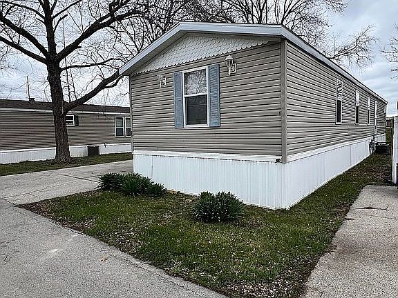 3rd image of 36 East St #25
