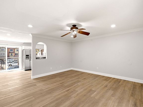 3rd image of 1000 S Mollison Ave S #3