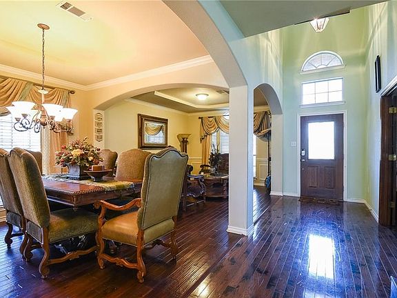 5th image of 5931 Lorenzo Dr