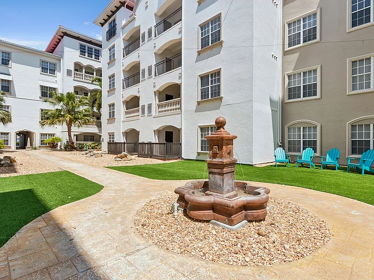 Casa Bella on Westshore — Photo 8