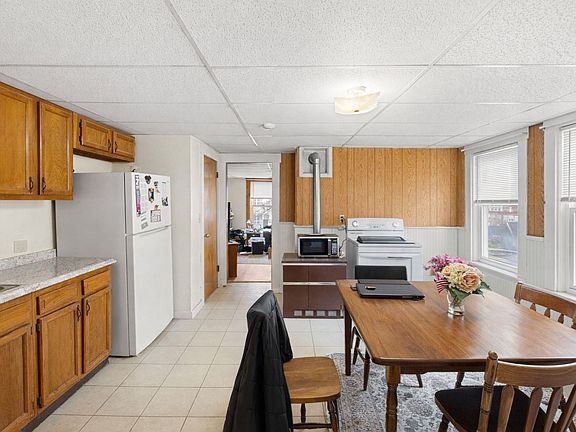 5th image of 45 Laurel St