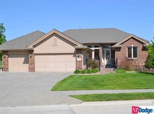 11601 Eastlake Cir, Papillion, NE 68133