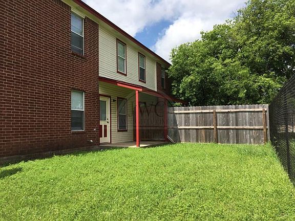5th image of 1407 Dugger Cir APT A