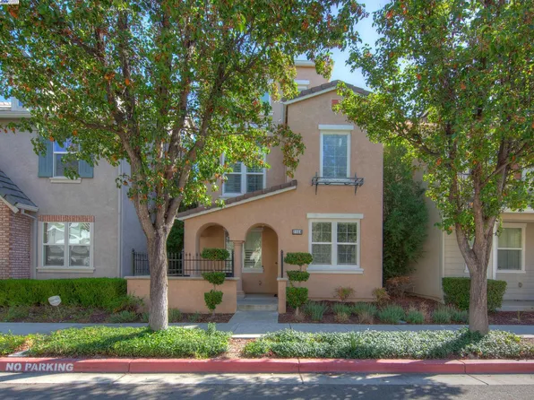 2168 Wellington Dr, Tracy, CA 95376