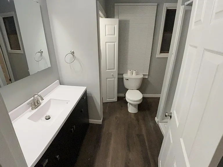 302 Main St — Photo 8