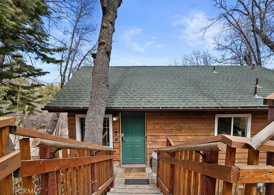 1st image of 698 Villa Grove Ave
