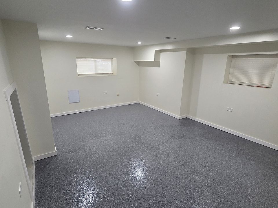 Living Room 13'11 x 18'0