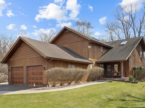 9706 Fox Shores Dr, Algonquin, IL 60102
