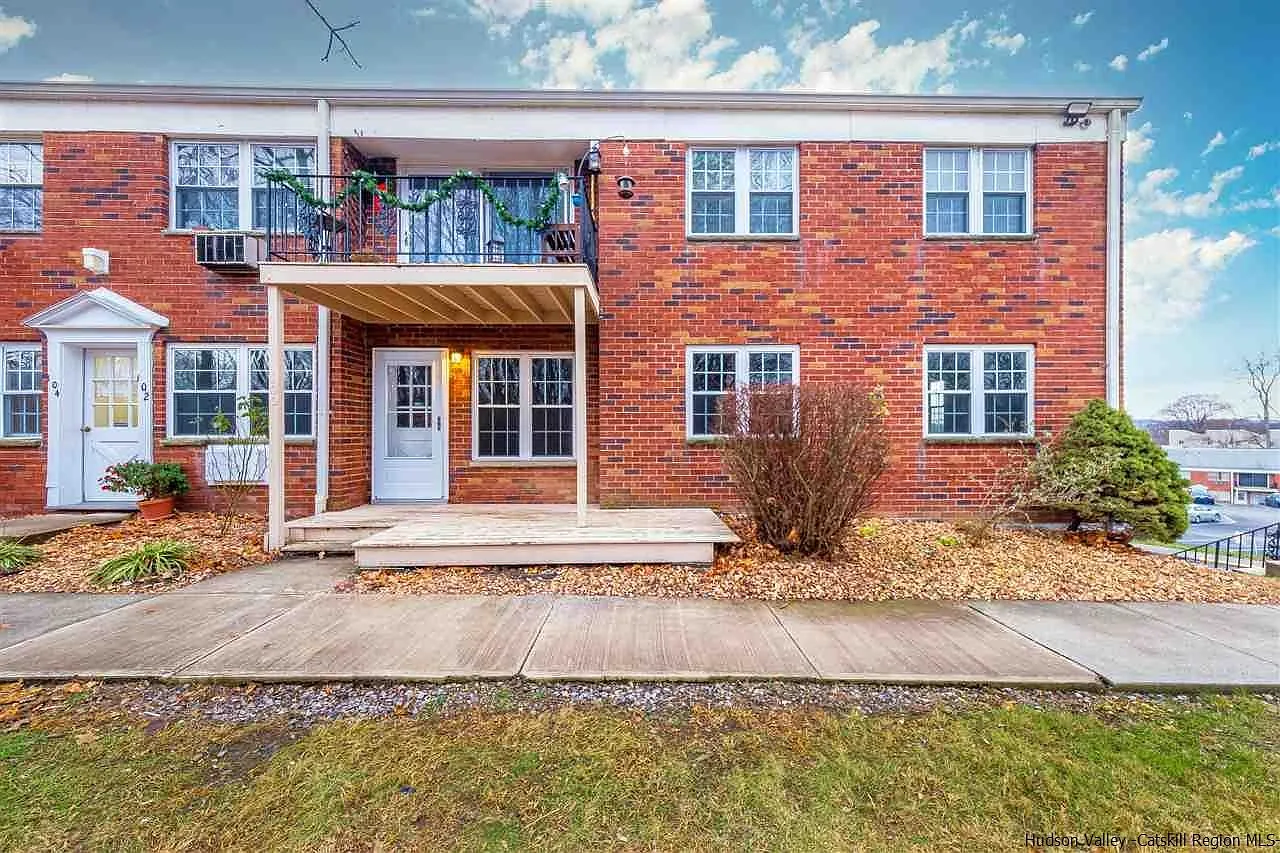 4 Colonial Rd APT 100 photo 1