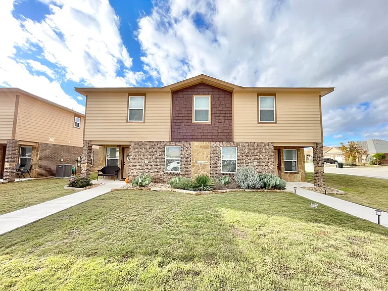 6701 University Village Way — Photo 1
