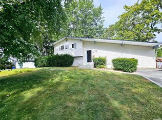 120 W Court Dr, Centereach, NY 11720