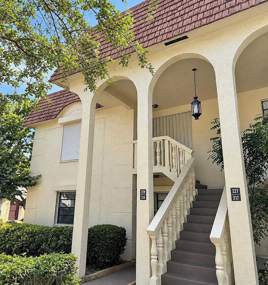 138 S Cypress Rd — Photo 2