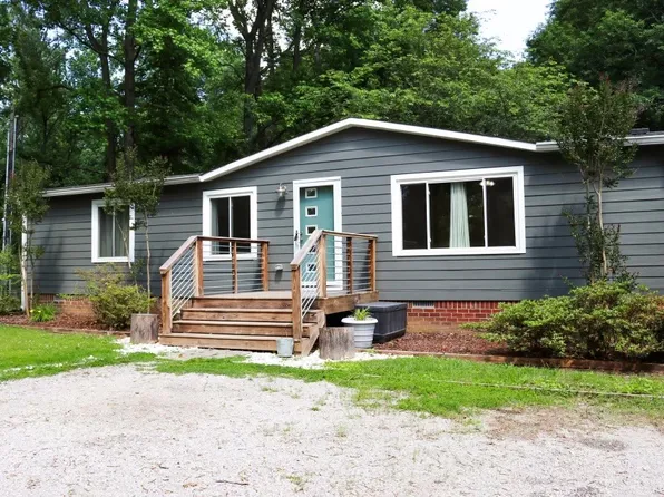 123 Guill Ln, Cottontown, TN 37048