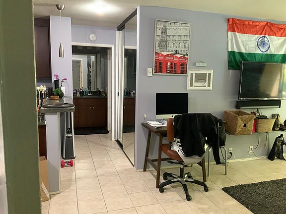 2nd image of 4-113-4600 Lamont St #4-113