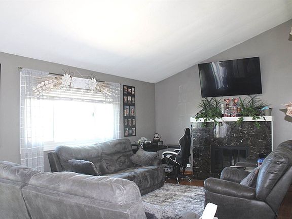 2nd image of 1001 Bratton Ave