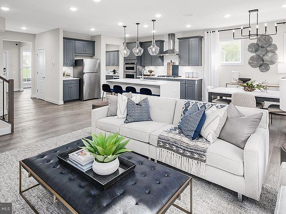 3rd image of 2090 Blue Mockingbird Ln
