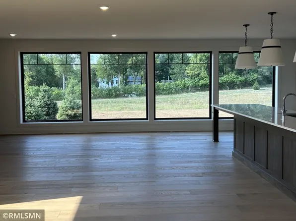 5803 S Century Rdg S, Woodbury, MN 55129