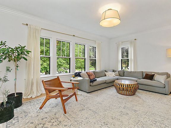 5th image of 451 Taylor Ave