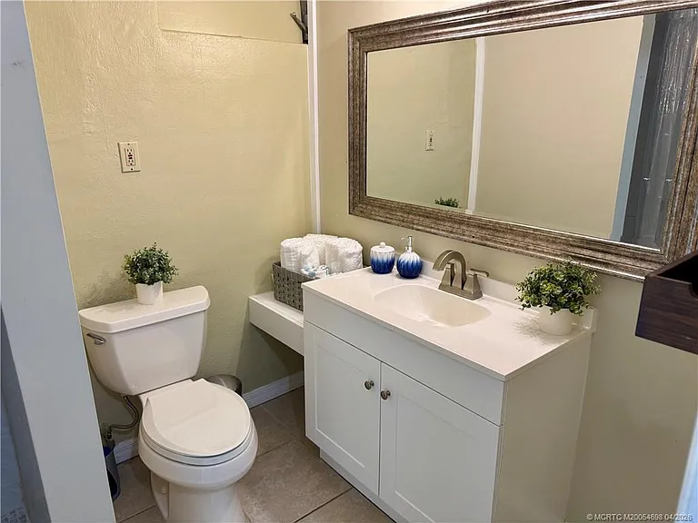 3489 NE Linda Dr — Photo 32