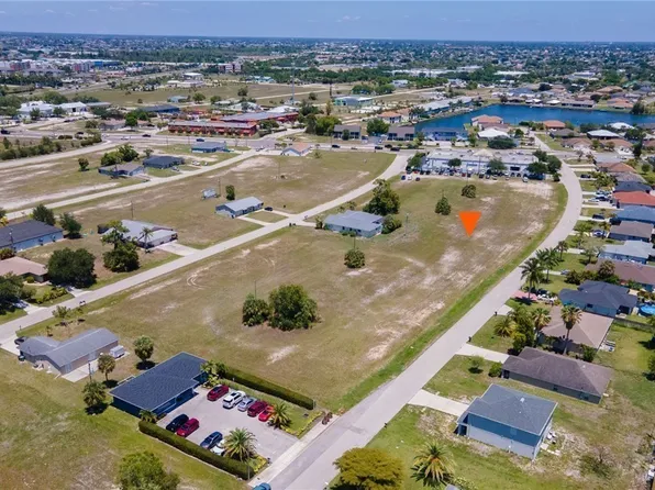 607 SW 4th St, Cape Coral, FL 33991