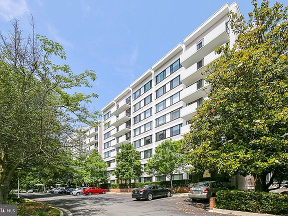 3rd image of 4501 Arlington Blvd APT 813