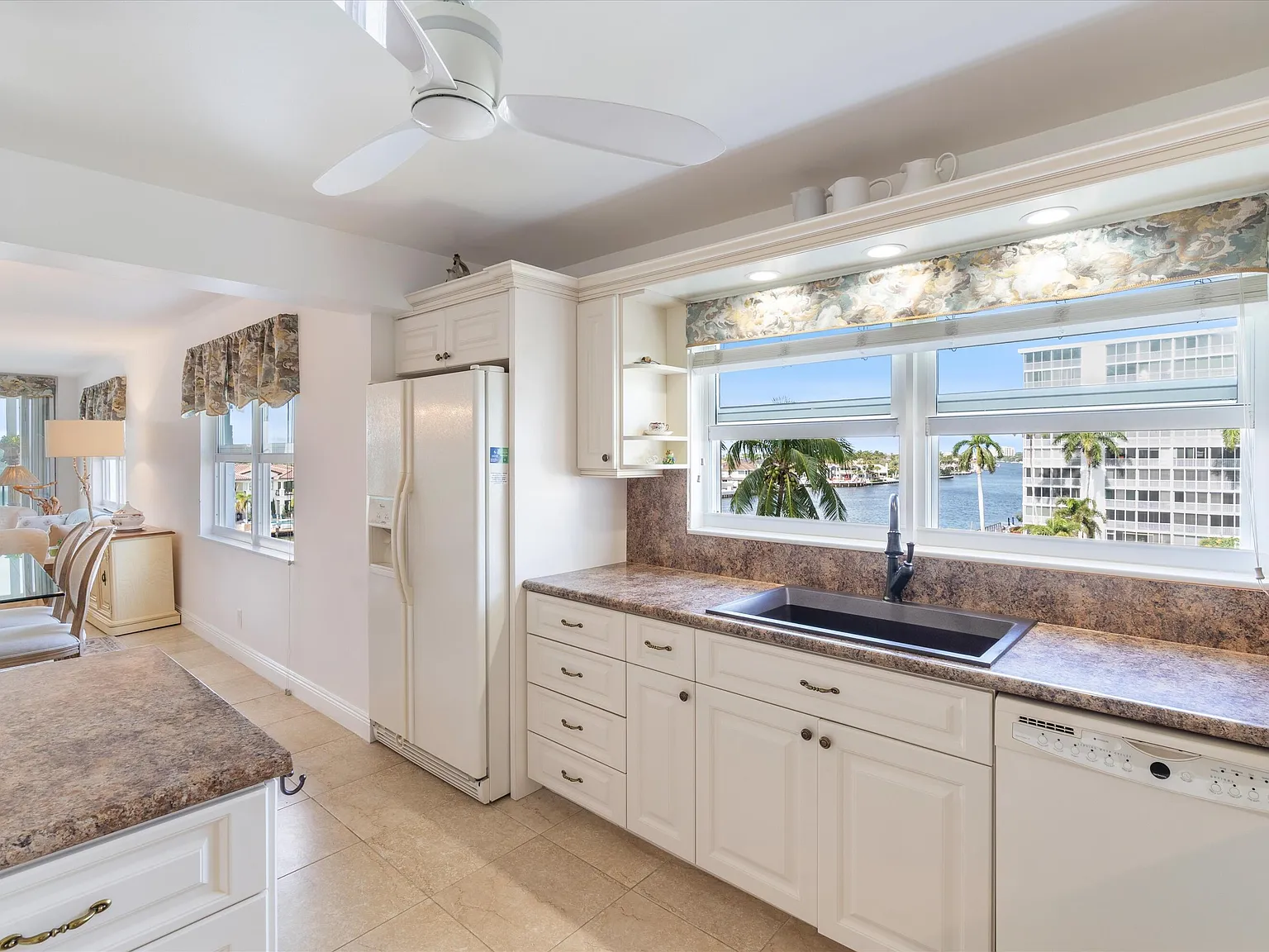2 bed, 2.0 bath, 1239 sqft, $3,750 — Photo 4