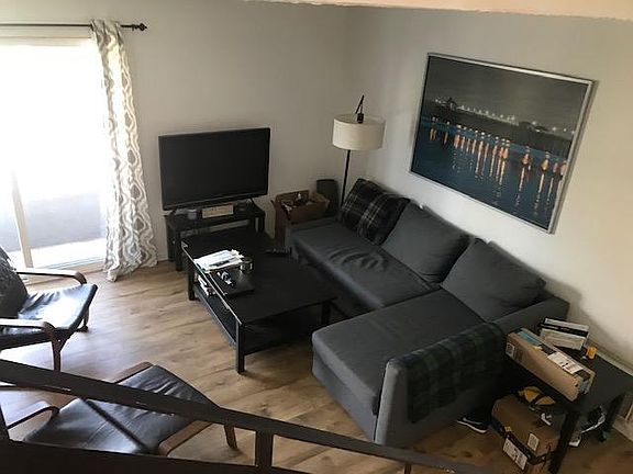 5th image of 967 S Barrington Ave #1