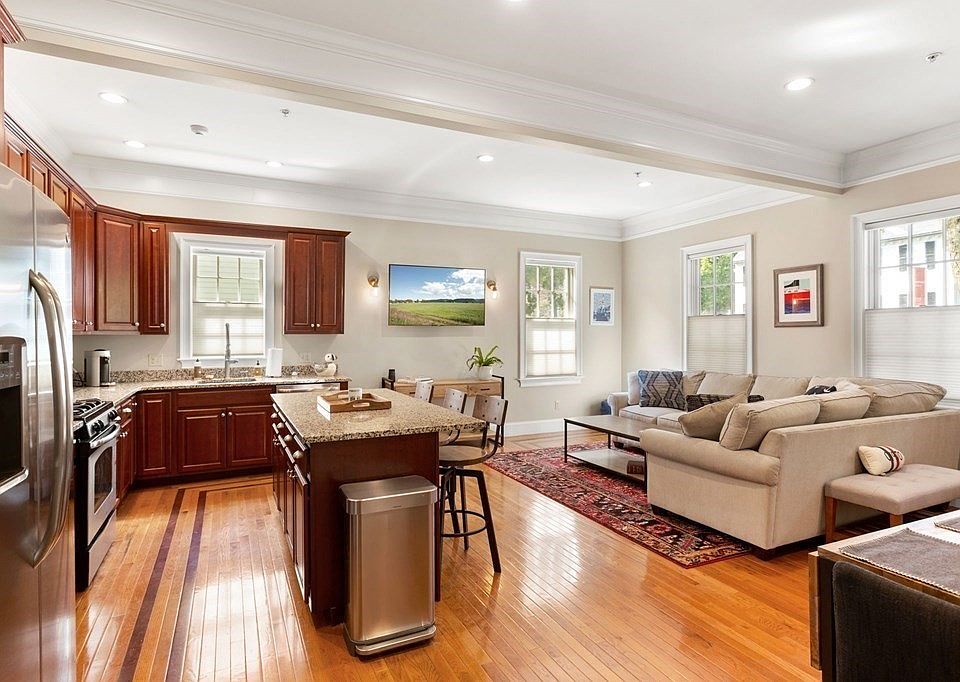 1st image of 315 Essex St #2