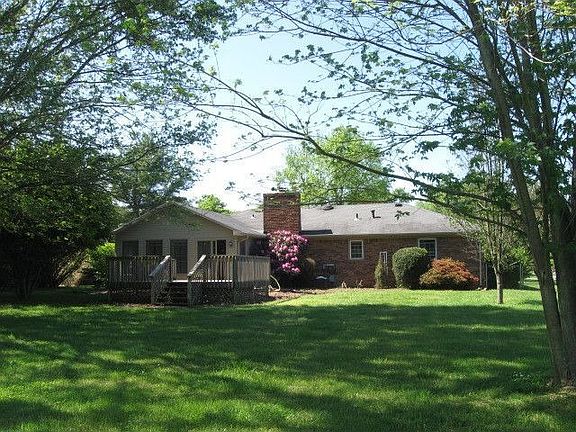 4th image of 924 Gardenside Way