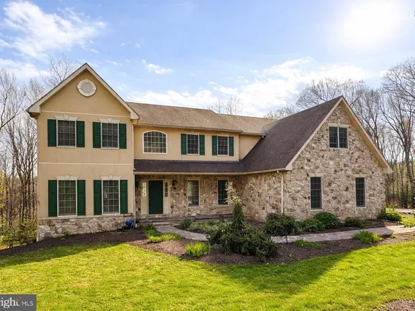 820 Oregon Rd, Mohnton, PA 19540