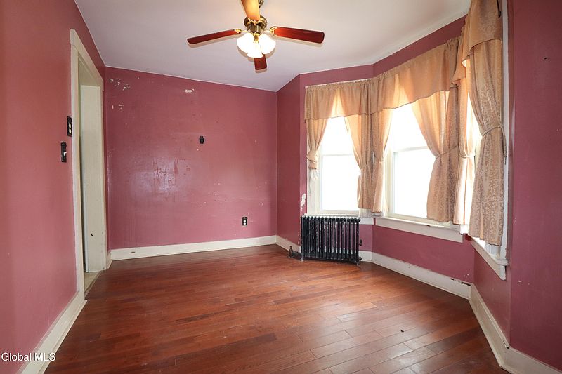 4th image of 10 Daggett Terrace
