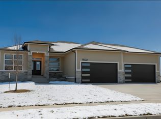 17322 N Valley Dr, Urbandale, IA 50323