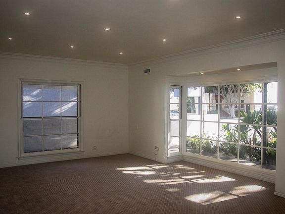5th image of 522 N Larchmont Blvd