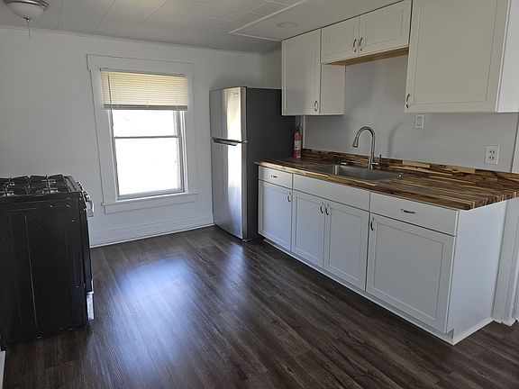 4th image of 3777 Broadway