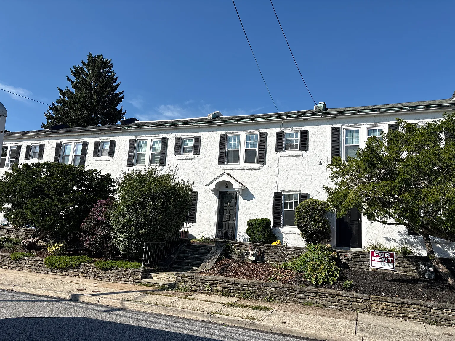 3 bed, 1.5 bath, 1020 sqft, $2,500 — Photo 1