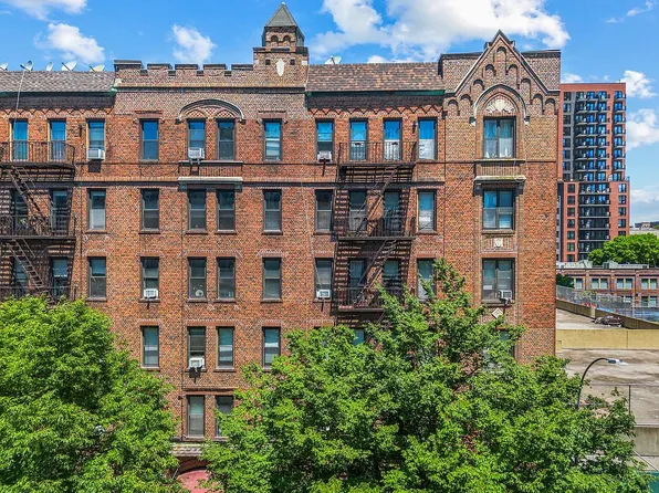 35 Crown St APT 3B, Brooklyn, NY 11225