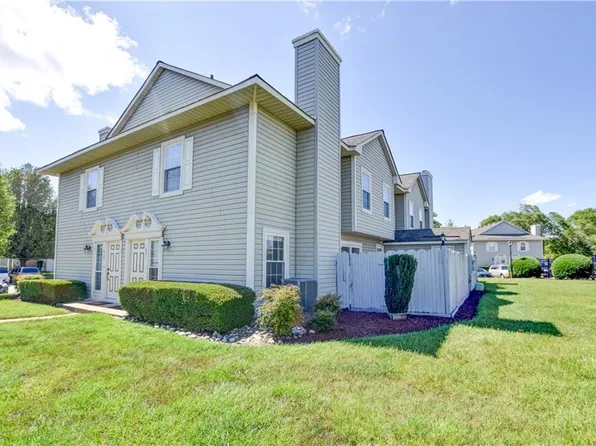 631 Ridge Cir, Chesapeake, VA 23320