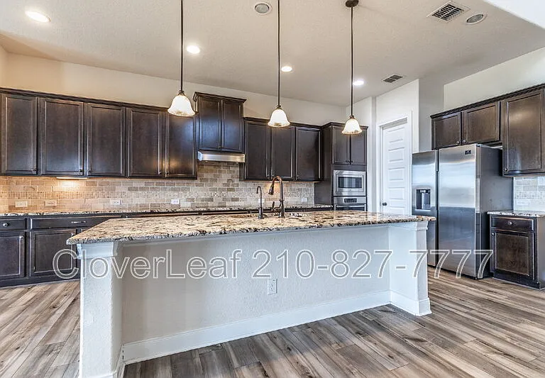 908 Sussex Cv — Photo 15