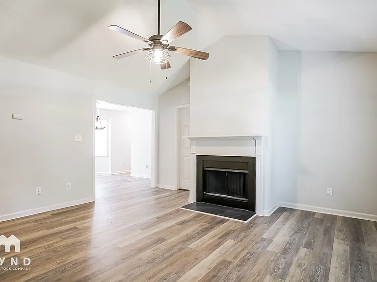 85 Richmond Dr — Photo 6