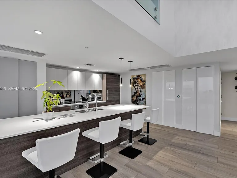 121 NE 34th St #Penthouse 3217 — Photo 7