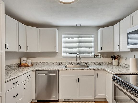 4th image of 2065 California Ave APT B