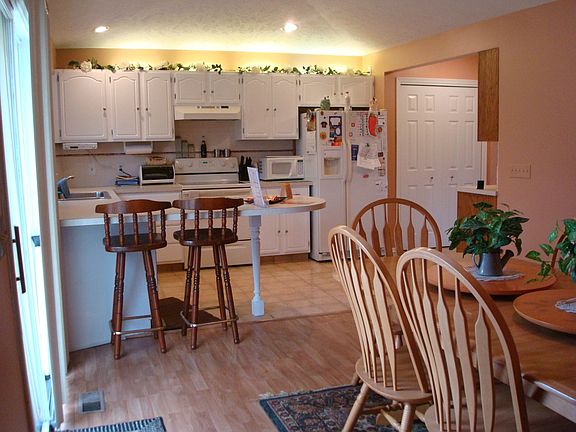 4th image of 7008 S 131st Cir